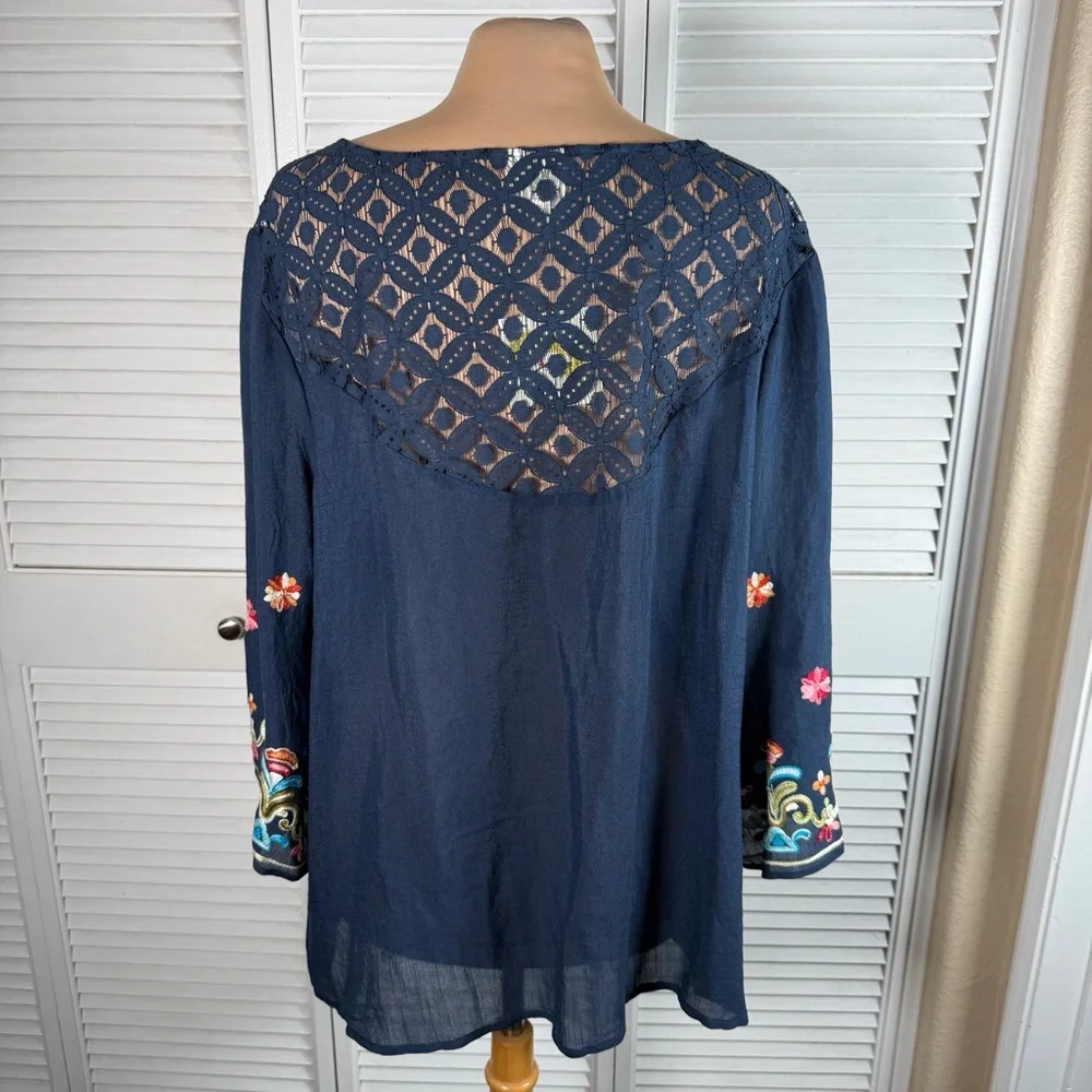 Fig & Flower Boho Embroidered Blouse Lace Back Flowy 3X - Picture 7 of 13